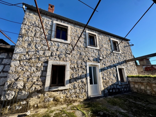 Stone house in Osojnik